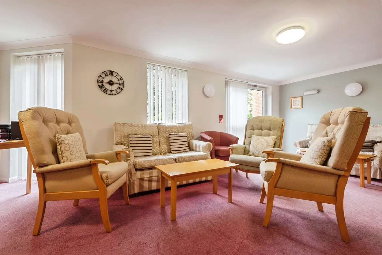 Collingwood Court, Royston, photo 11