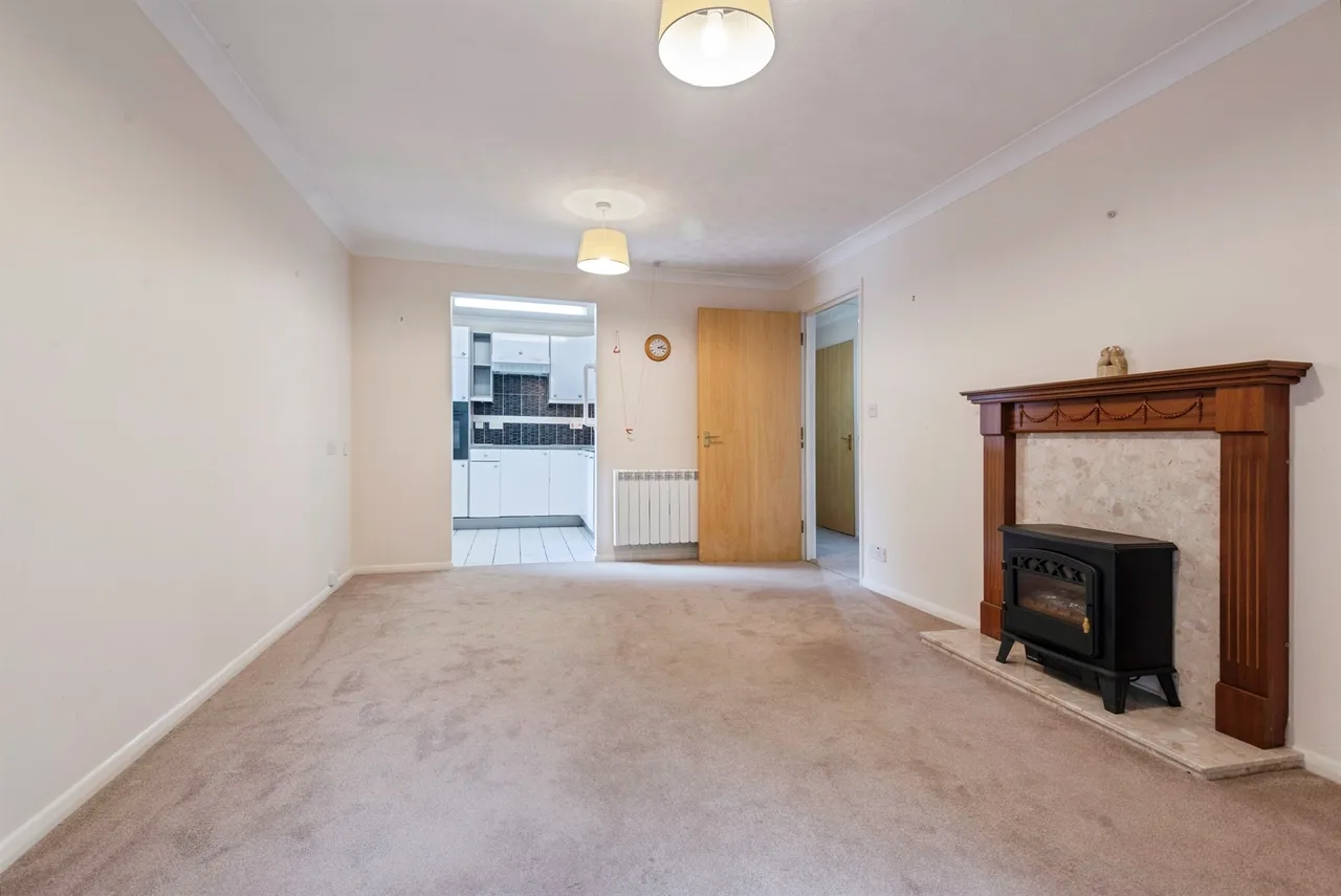 Collingwood Court, Royston, photo 6