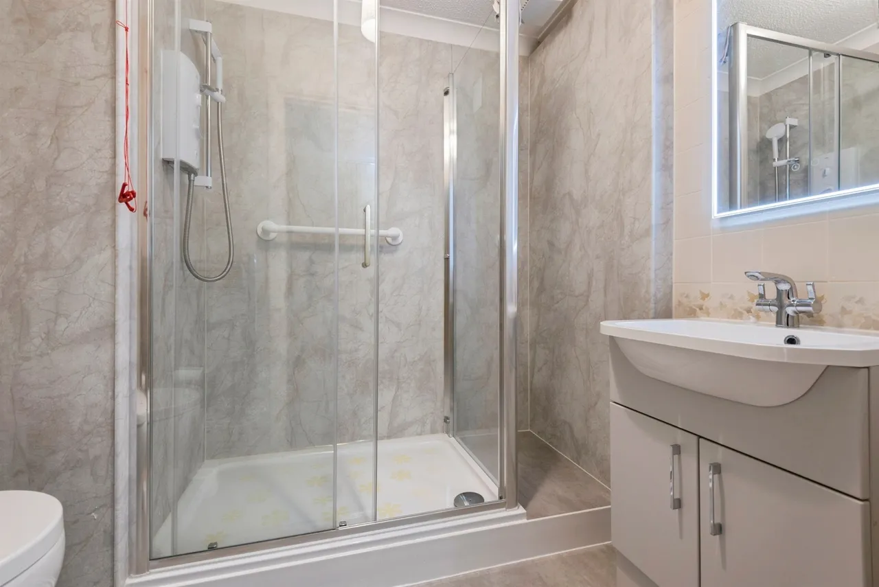 Collingwood Court, Royston, photo 10