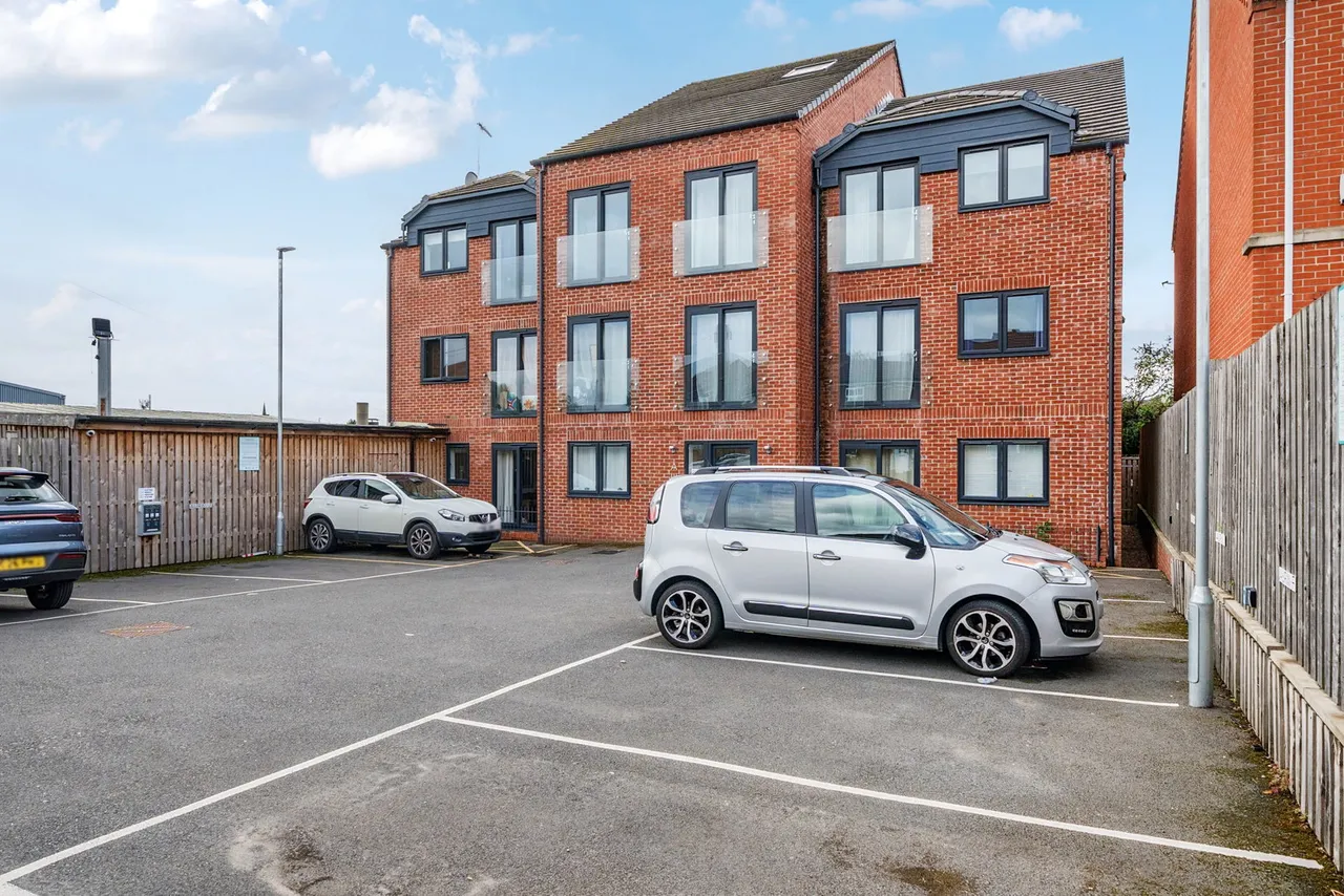 1 bed flat for sale — Hallfield Road, York, YO31 7XQ