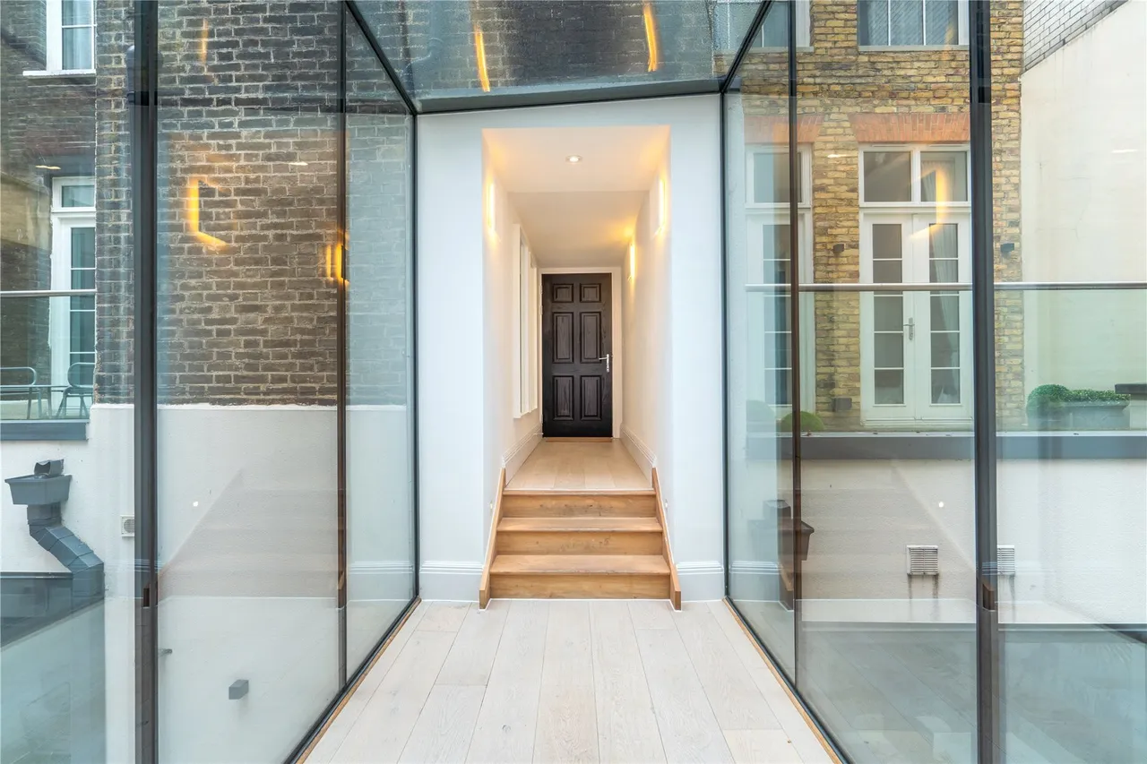 3 bed flat to rent, Lincoln's Inn Fields, London, WC2A