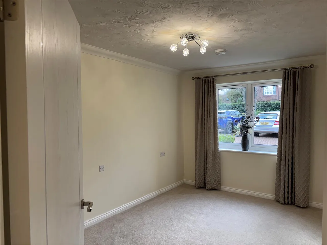 Great Tattenhams, Epsom, KT18, photo 4