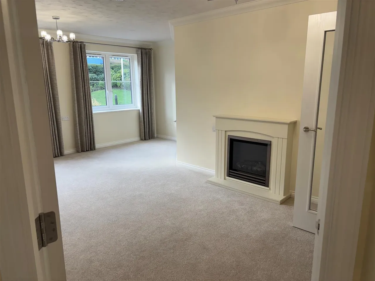 Great Tattenhams, Epsom, KT18, photo 2