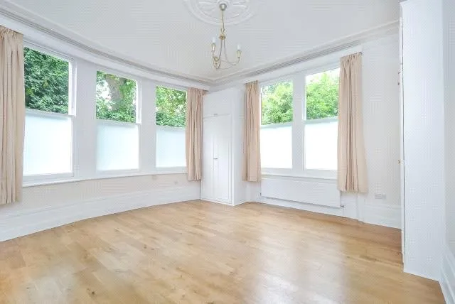 4 bed flat to rent, Riverview Mansions, Twickenham, TW1