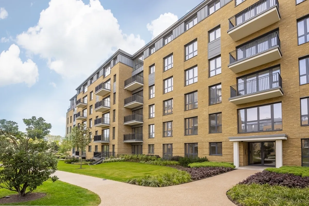 Pinewood Gardens Teddington TW11, photo 3