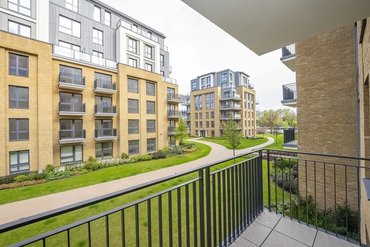Pinewood Gardens Teddington TW11, photo 9