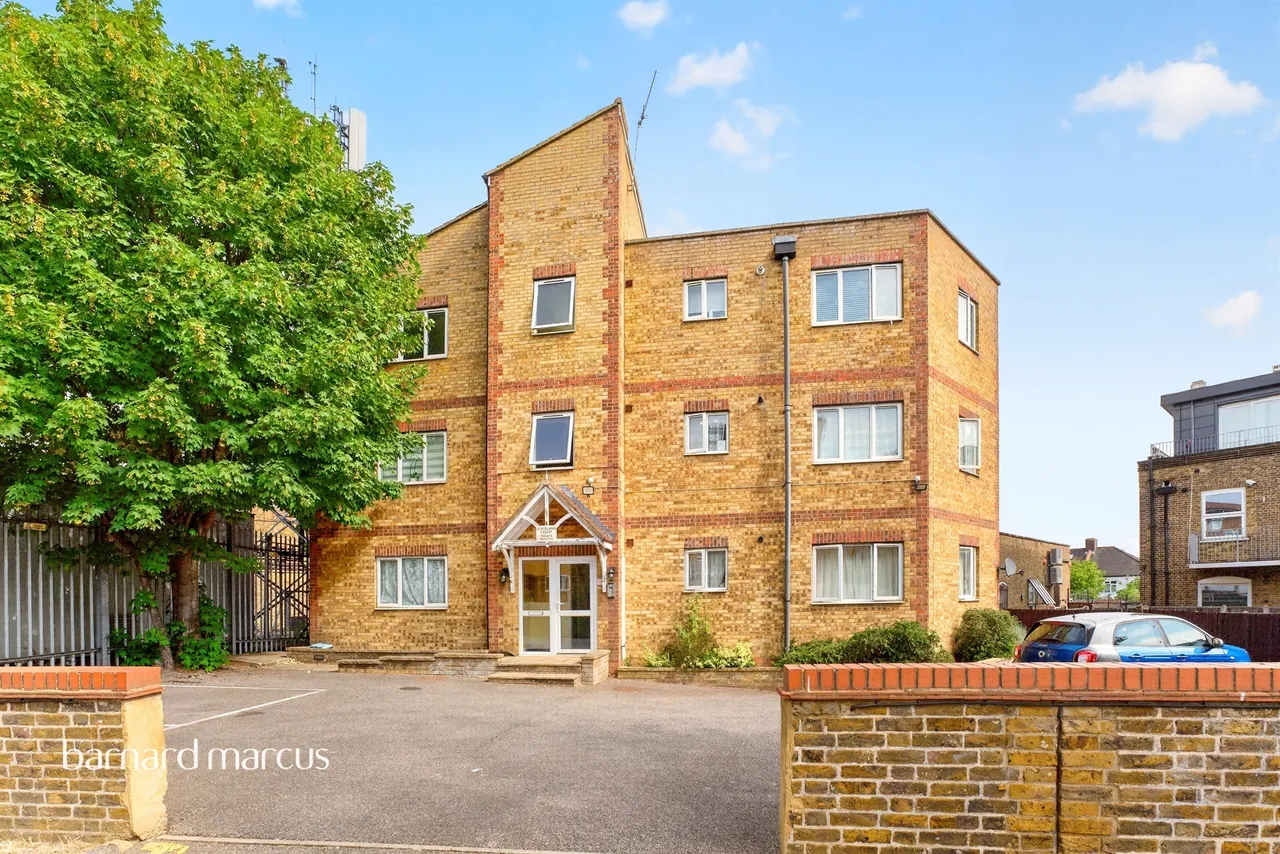 1 bed flat for sale — Cranbrook Lane, London
