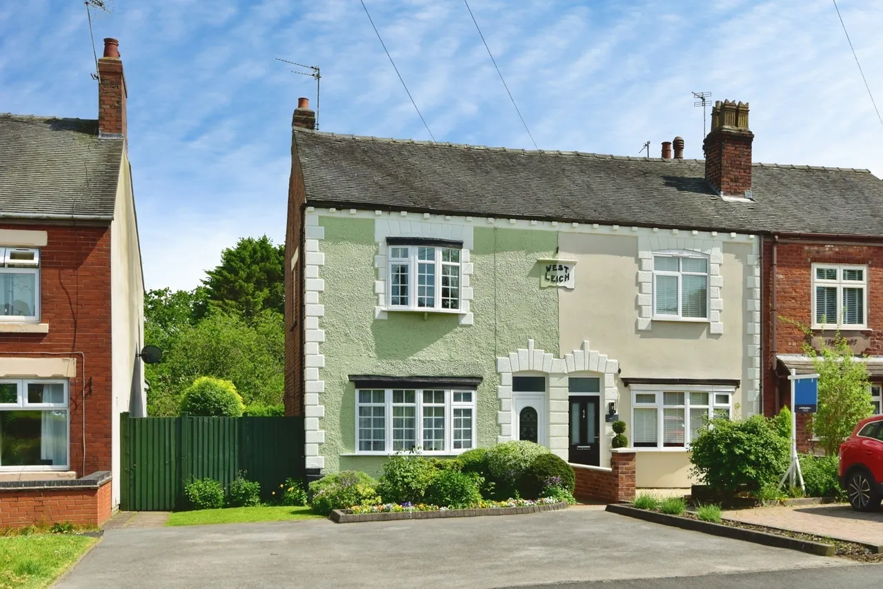 2 bed house for sale — Heathcote Road, Bignall End, Stoke-on-Trent, Staffordshire, ST7