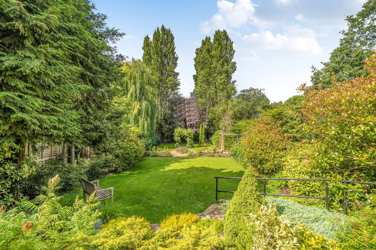 2 bed house for sale, Hillside Road, Northwood, HA6