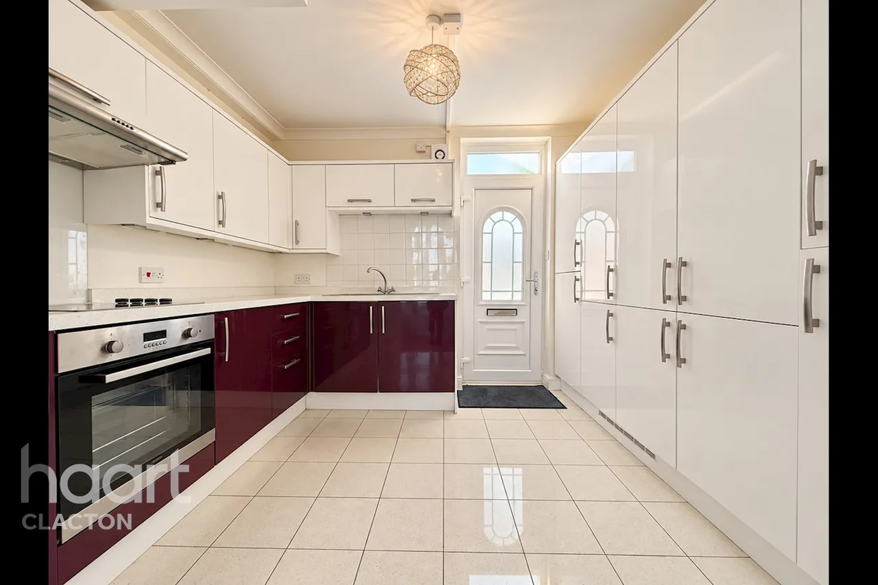 The Grove, Clacton-On-Sea, CO15, photo 2