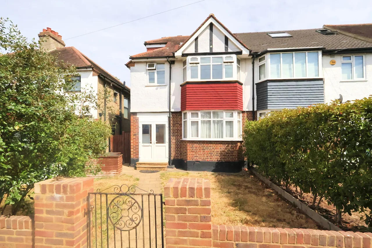 4 bed house for sale — Eden Park Avenue, Beckenham, BR3 3JG