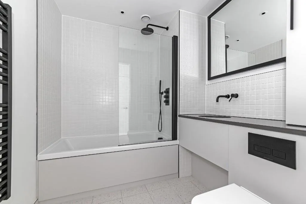 Balham High Road, London, SW17, photo 14