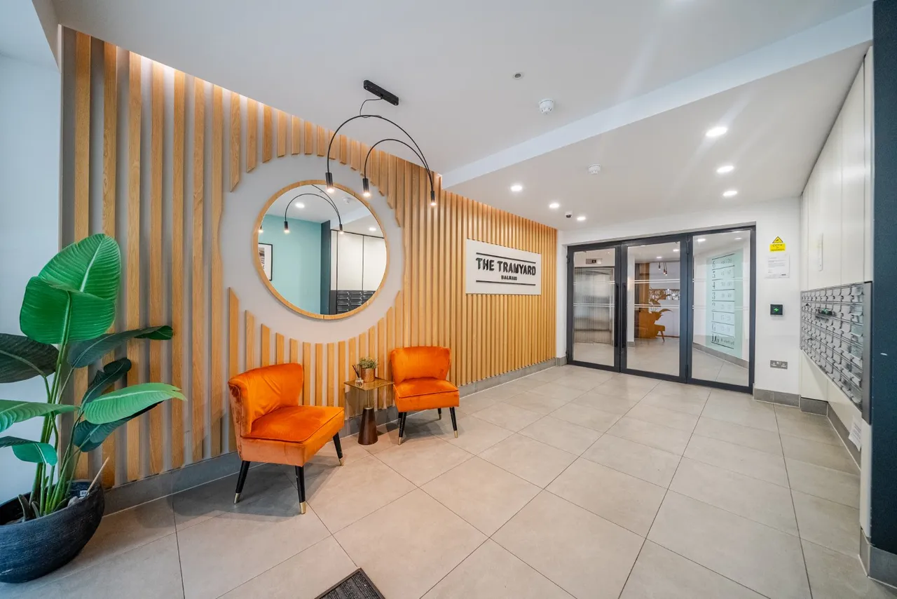 Balham High Road, London, SW17, photo 17