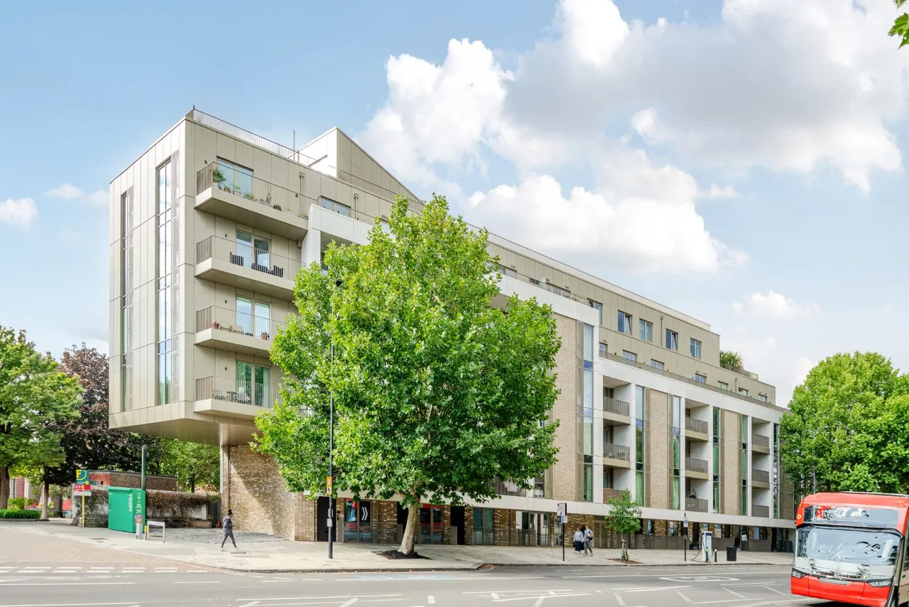 Balham High Road, London, SW17, photo 18