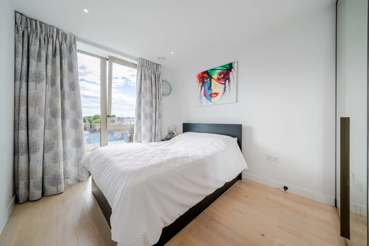 Balham High Road, London, SW17, photo 13