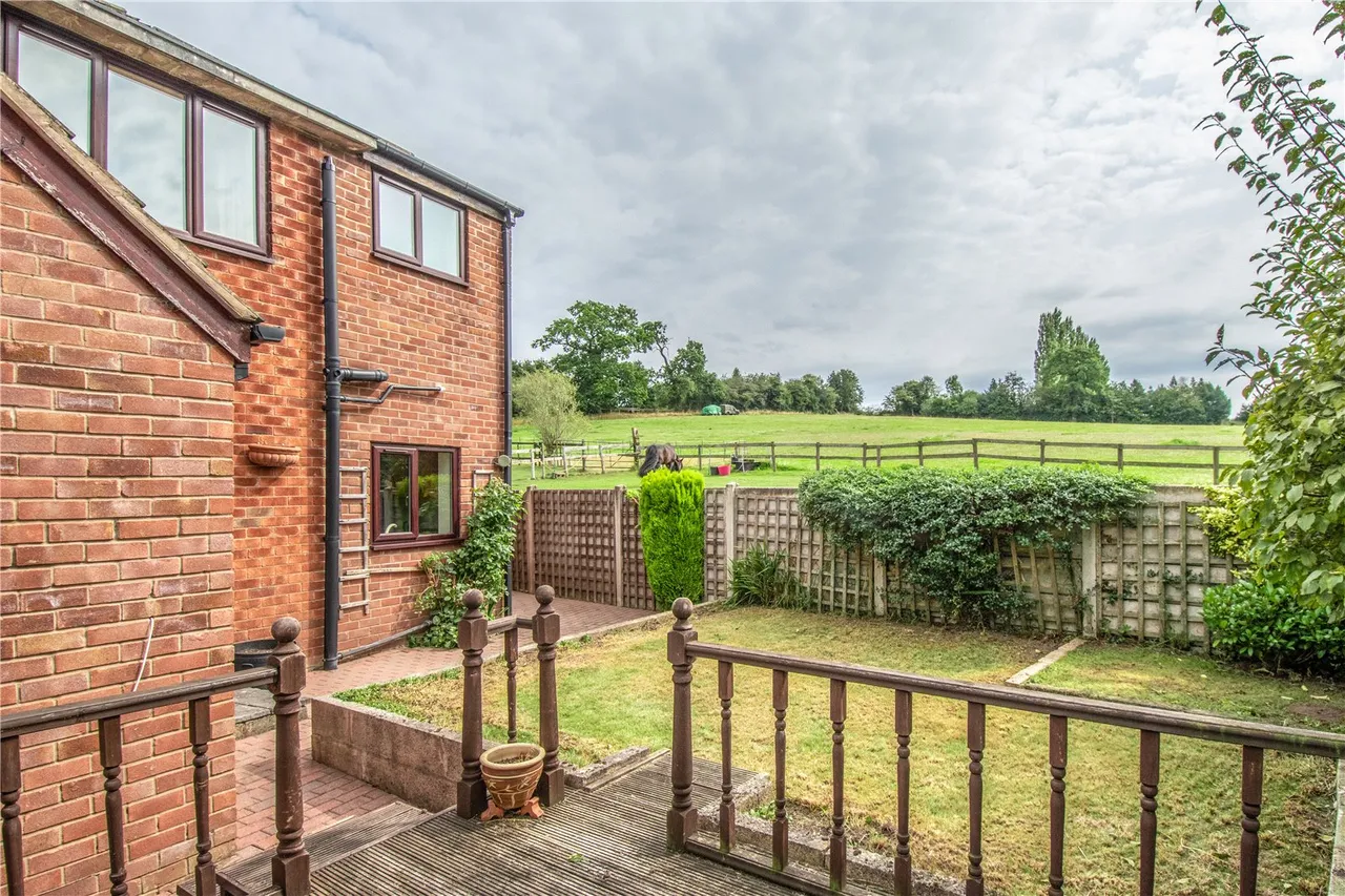 Penmanor, Finstall, Bromsgrove, Worcestershire, B60 3BY, photo 17