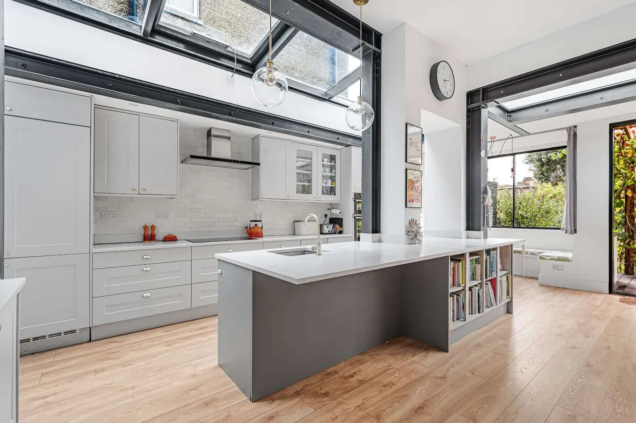 Lynton Road, London, W3, photo 4