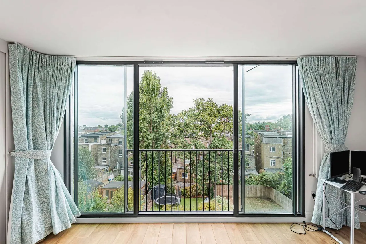 Lynton Road, London, W3, photo 12
