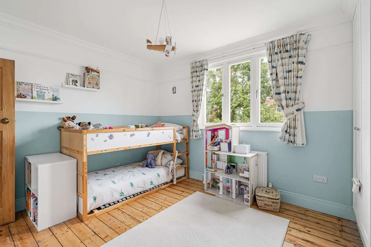 Lynton Road, London, W3, photo 9