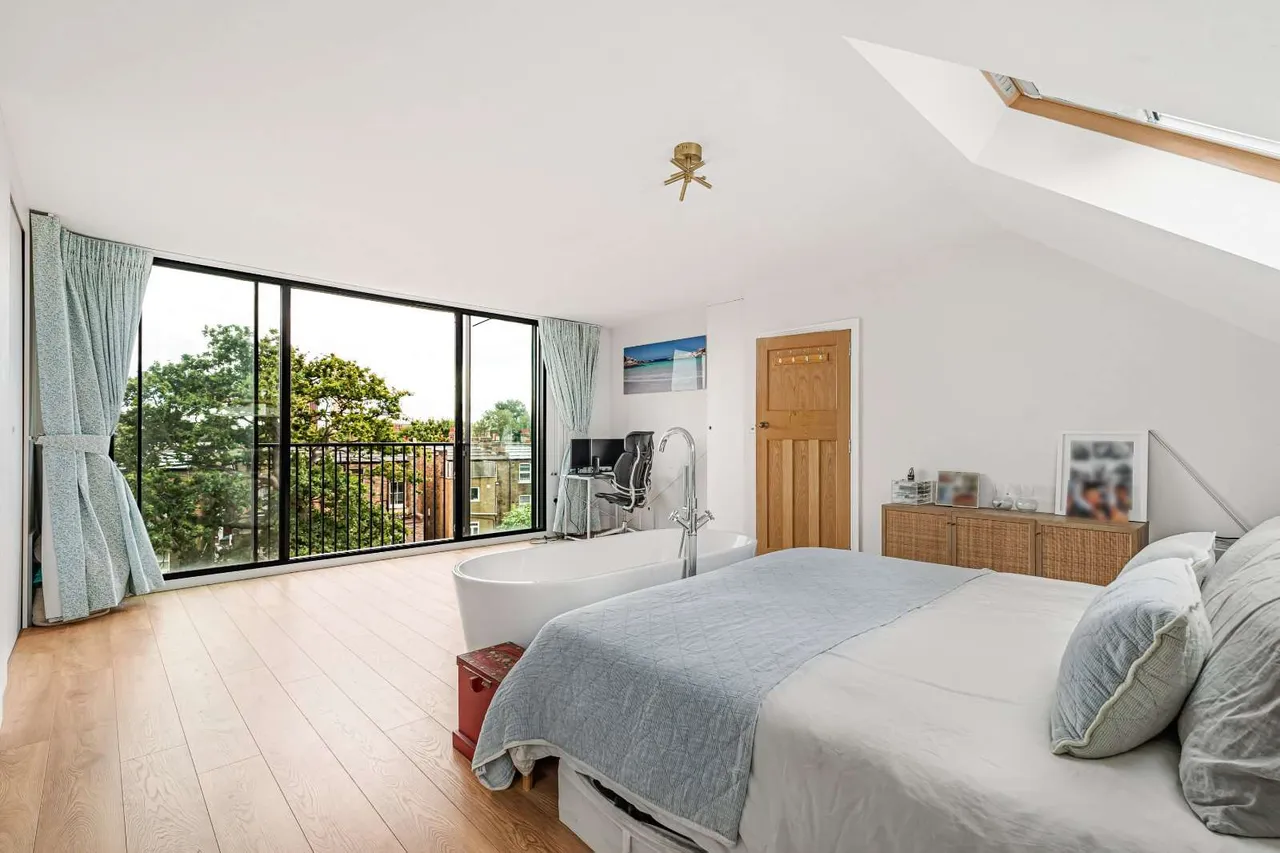 Lynton Road, London, W3, photo 11