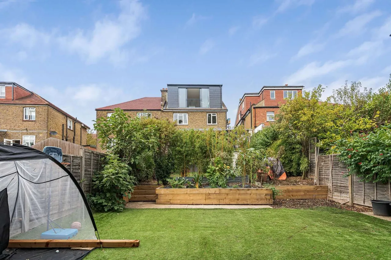 Lynton Road, London, W3, photo 16