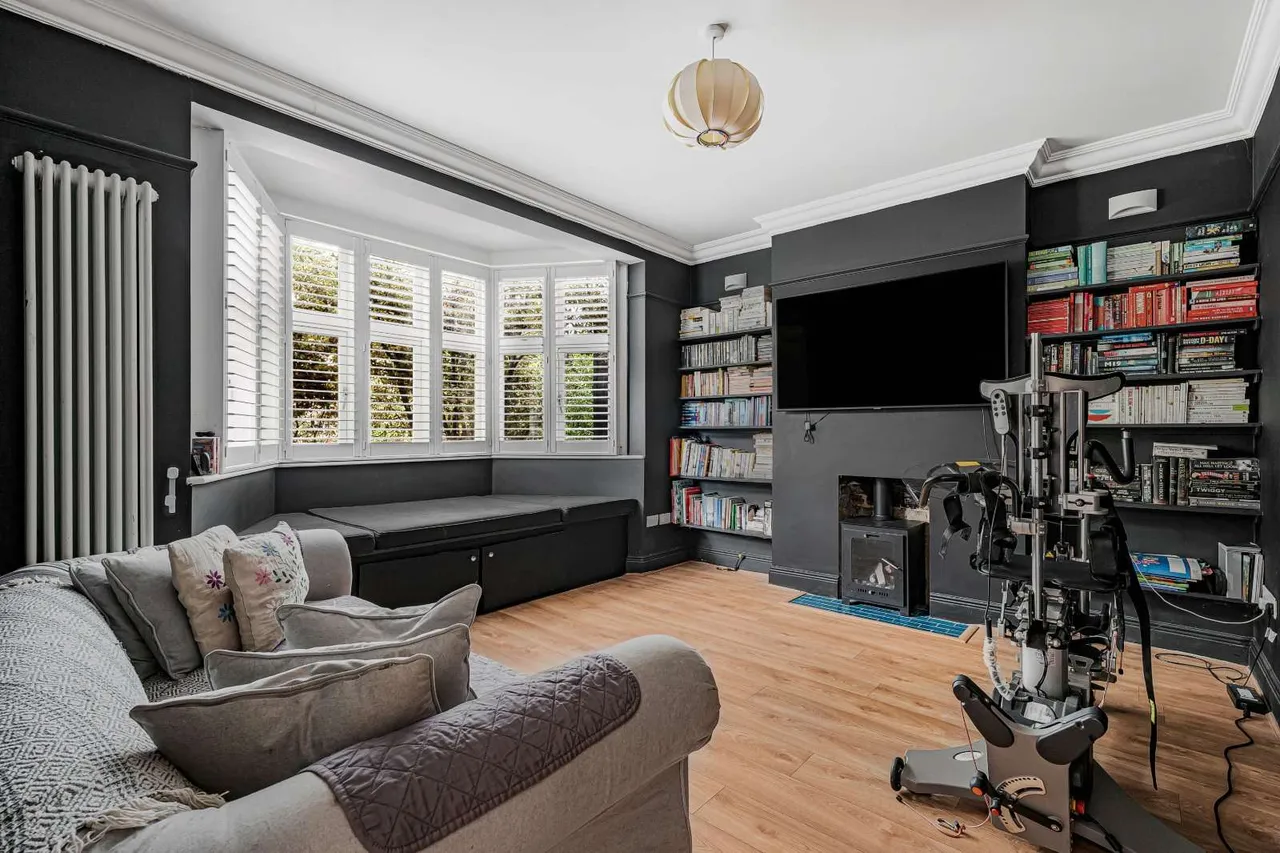 Lynton Road, London, W3, photo 3