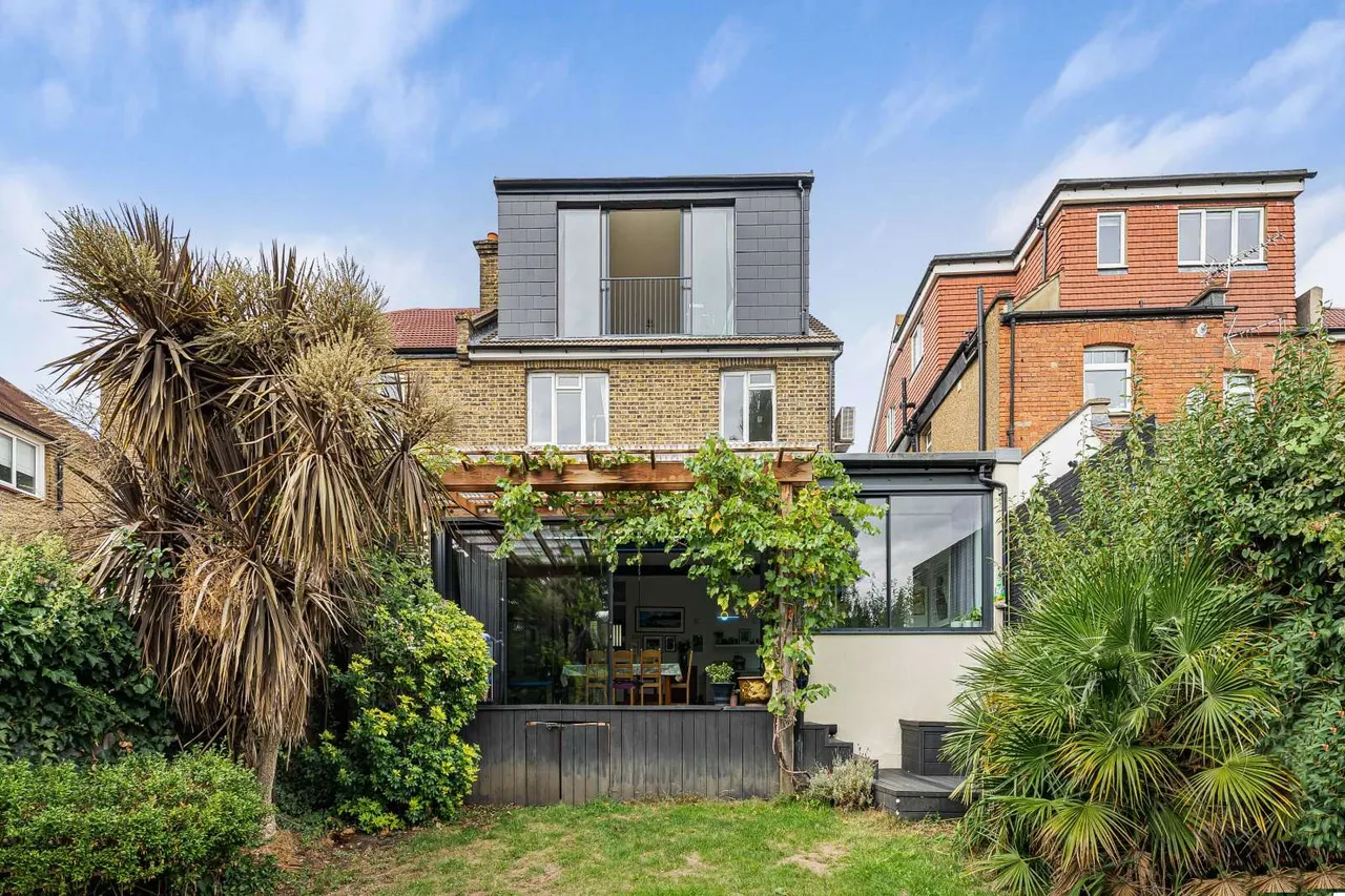 Lynton Road, London, W3, photo 15