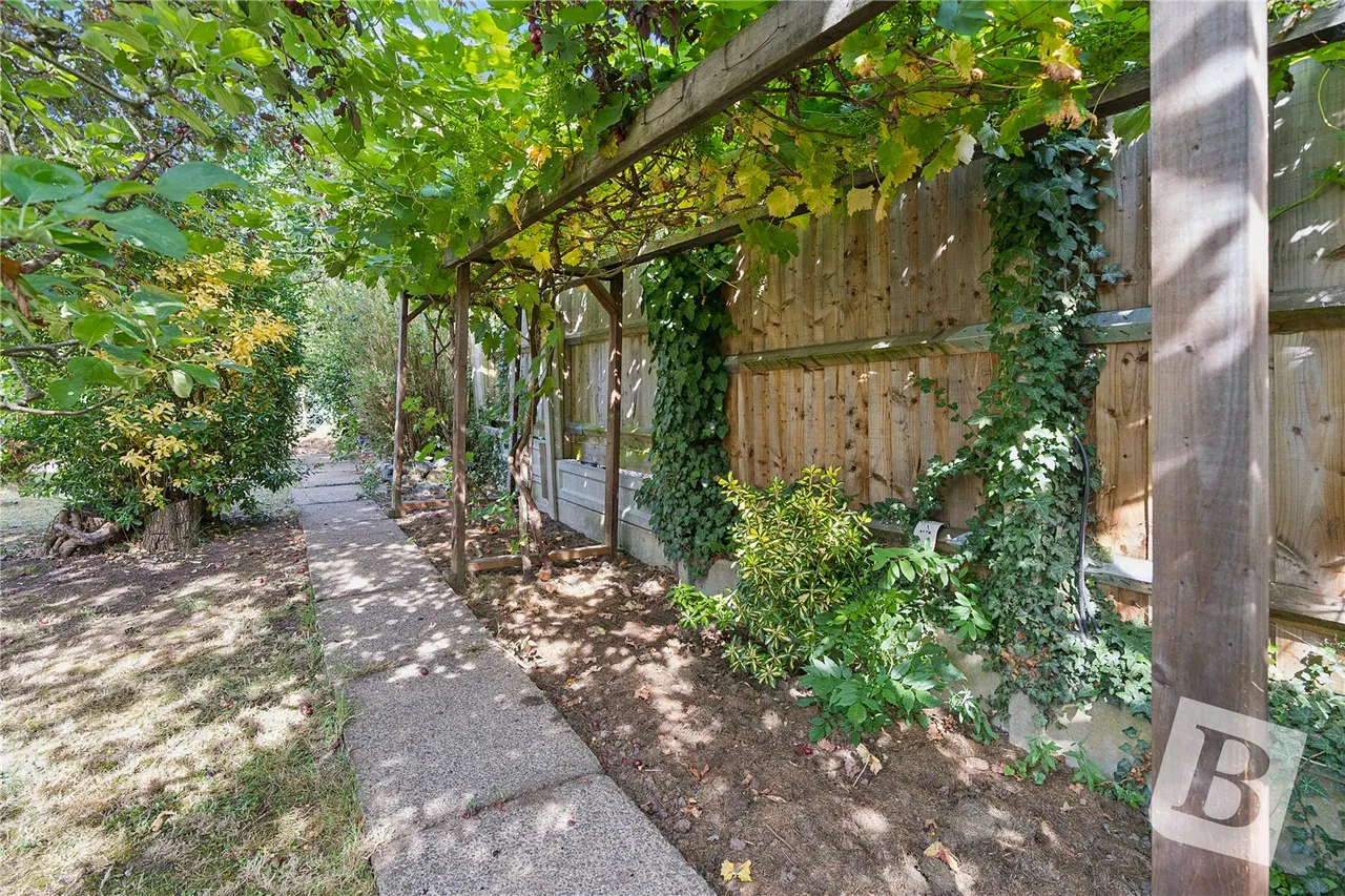 The Knowle, Basildon, SS16, photo 5