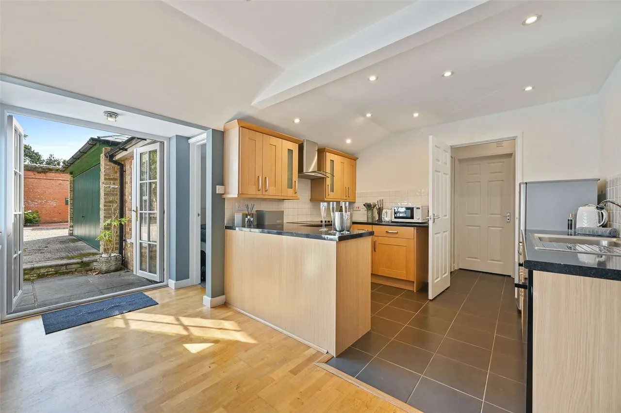 Dog Kennel Lane, Chorleywood, Rickmansworth, Hertfordshire, WD3 5EL, photo 12