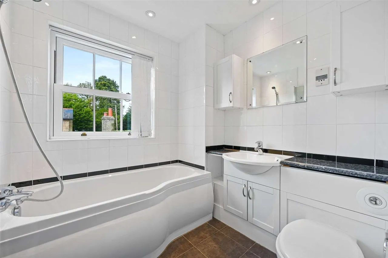 Dog Kennel Lane, Chorleywood, Rickmansworth, Hertfordshire, WD3 5EL, photo 10