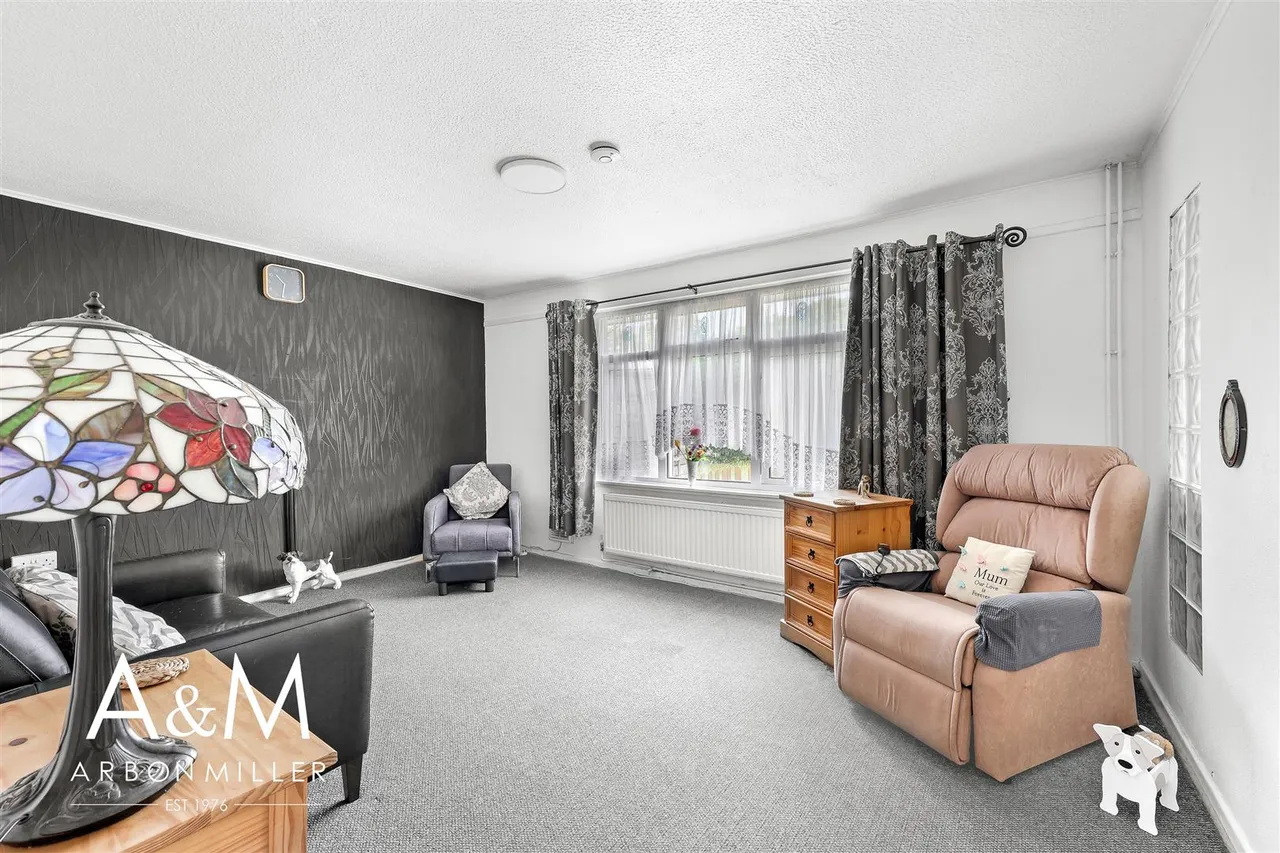 1 bed property for sale — Marlowe Close, Barkingside, Essex, Ilford, IG62LP