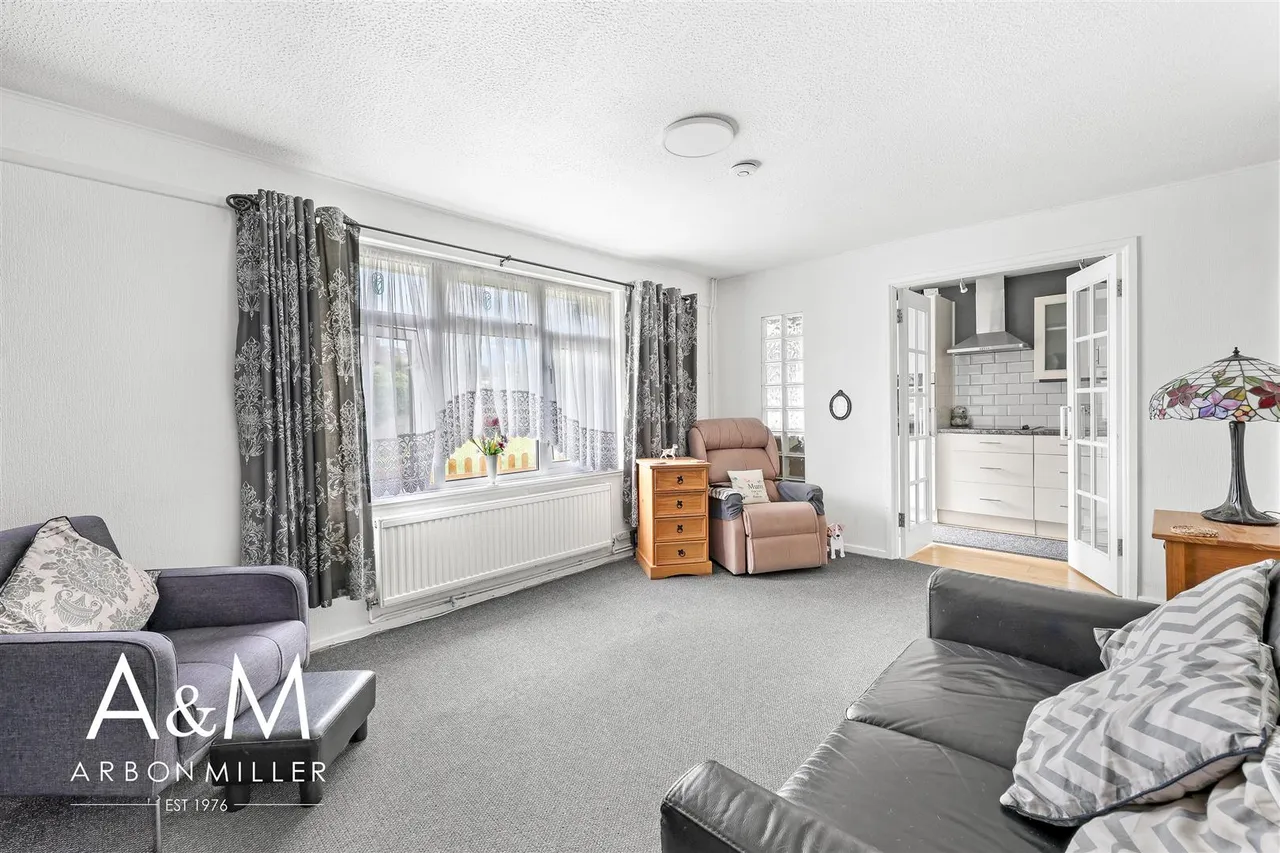 Marlowe Close, Barkingside, Essex, Ilford, IG62LP, photo 4