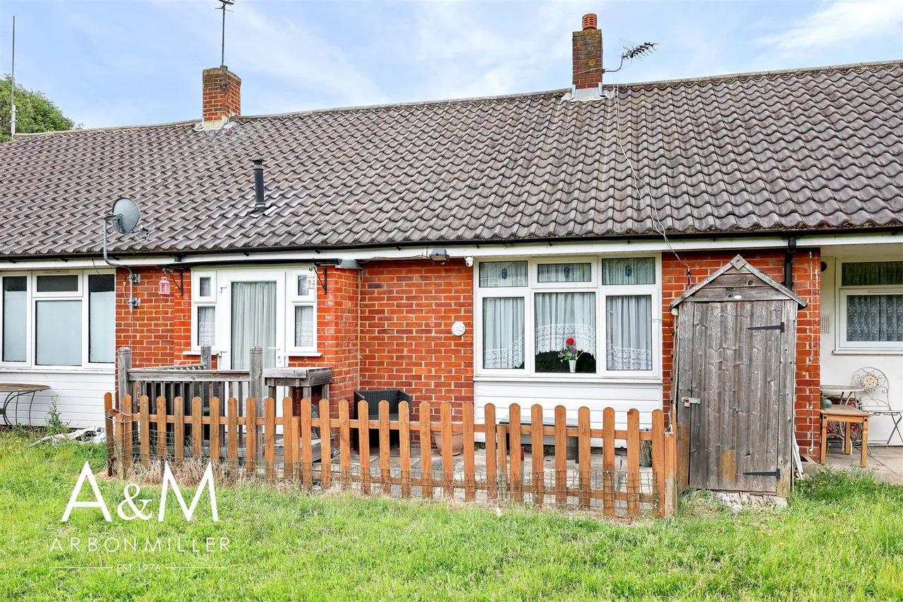 Marlowe Close, Barkingside, Essex, Ilford, IG62LP, photo 19