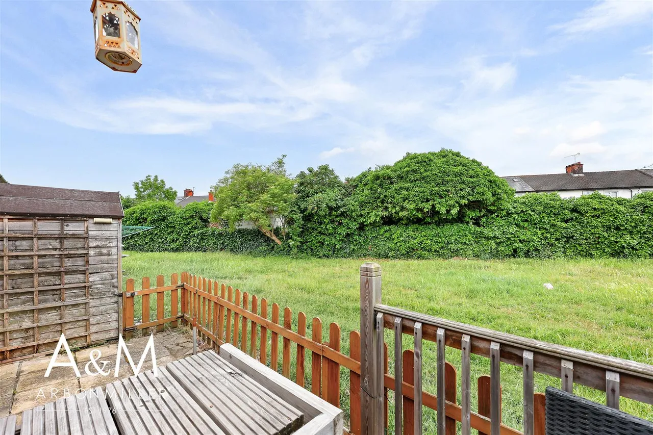 Marlowe Close, Barkingside, Essex, Ilford, IG62LP, photo 14