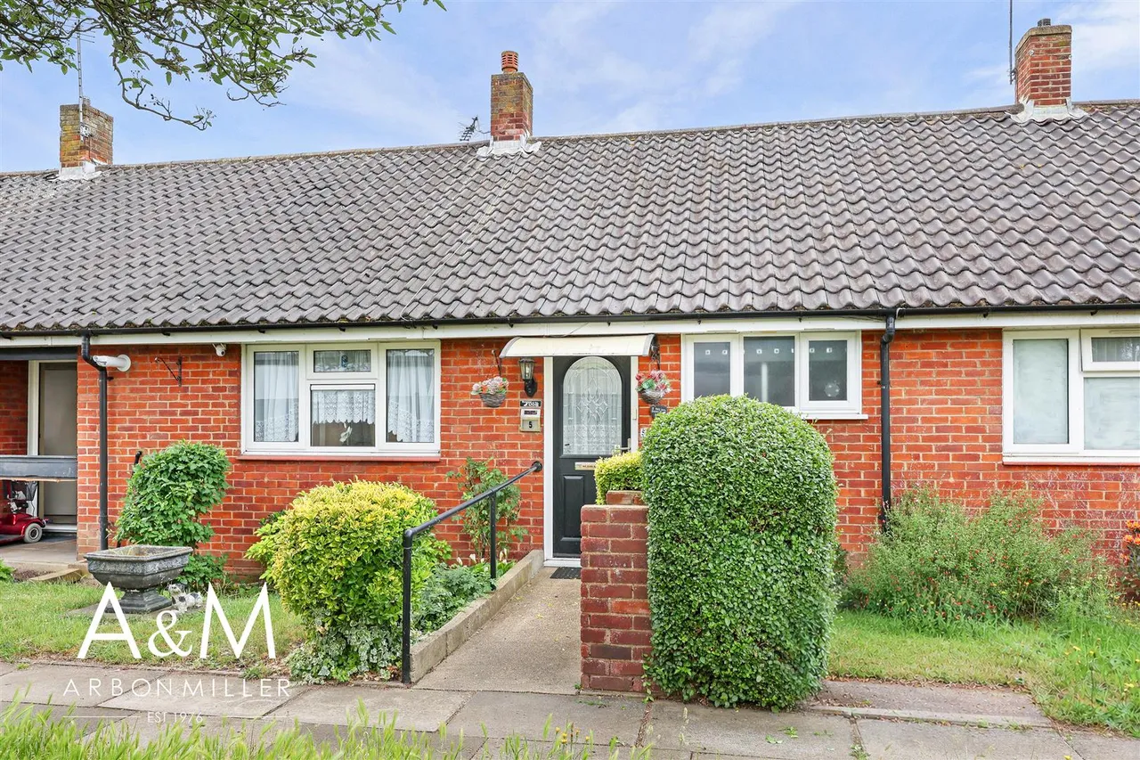 Marlowe Close, Barkingside, Essex, Ilford, IG62LP, photo 18
