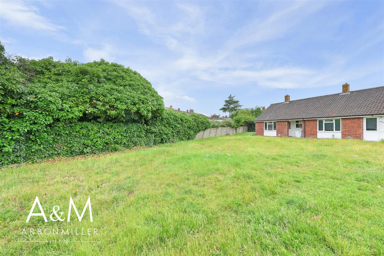 Marlowe Close, Barkingside, Essex, Ilford, IG62LP, photo 17