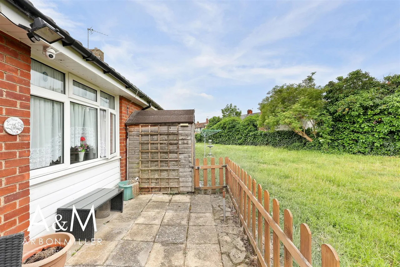 Marlowe Close, Barkingside, Essex, Ilford, IG62LP, photo 13