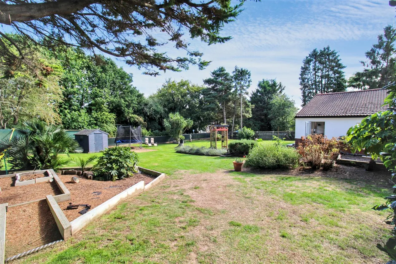 Thorpe Market Road, Roughton, NR11, photo 12