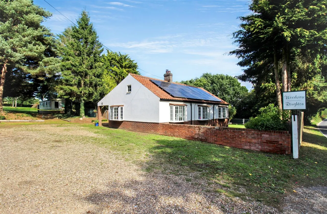 3 bed house for sale, Thorpe Market Road, Roughton, NR11