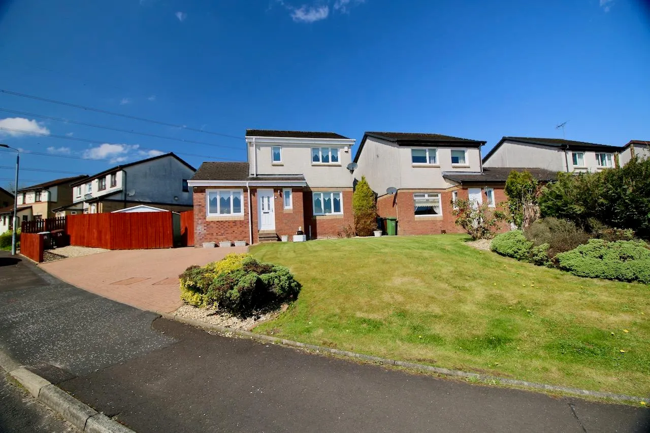 4 bed house for sale — Valleyfield Drive, Blackwood, Cumbernauld, G68 9NW