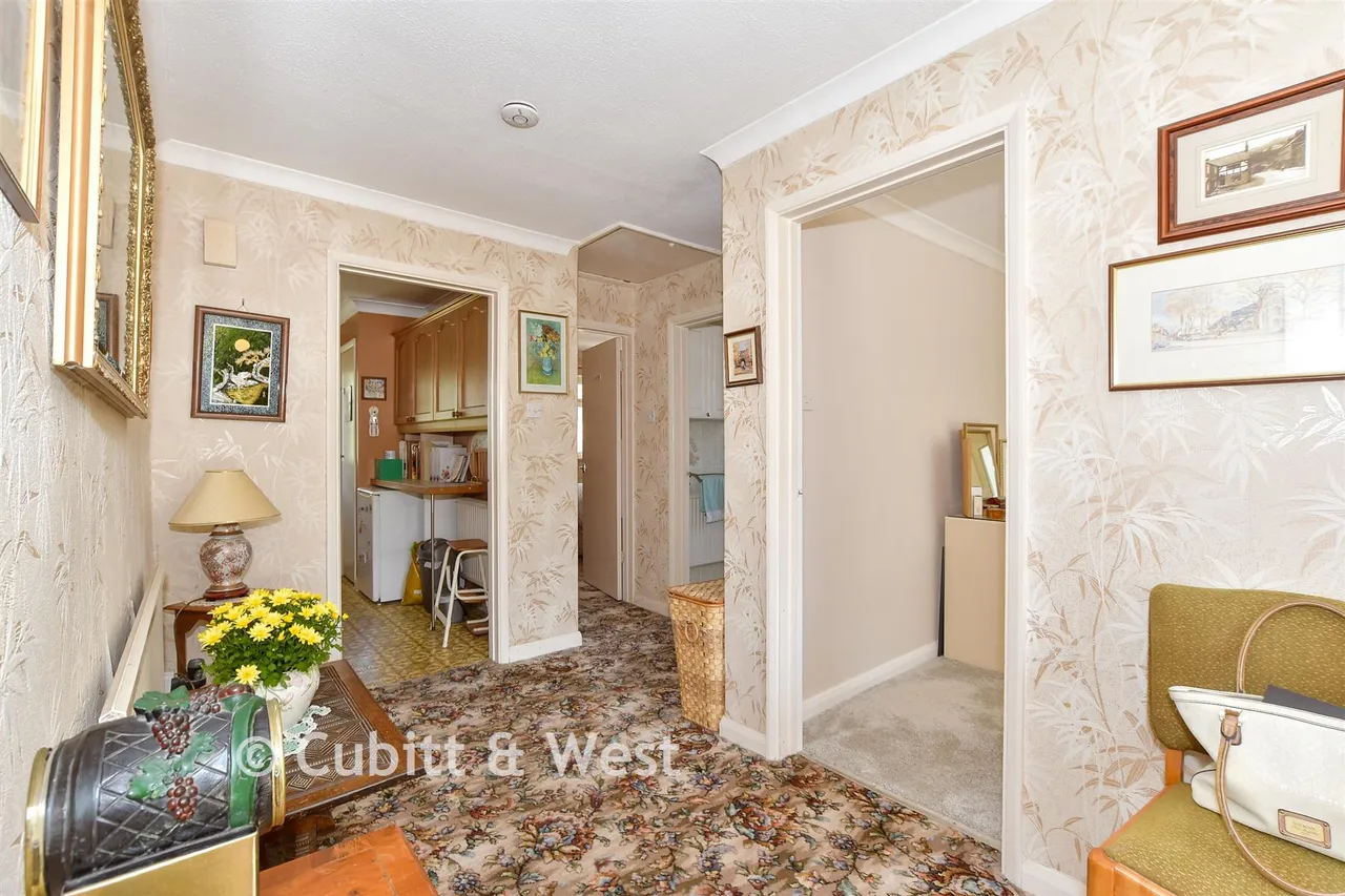 Handcross Road, Plummers Plain, RH13, photo 8