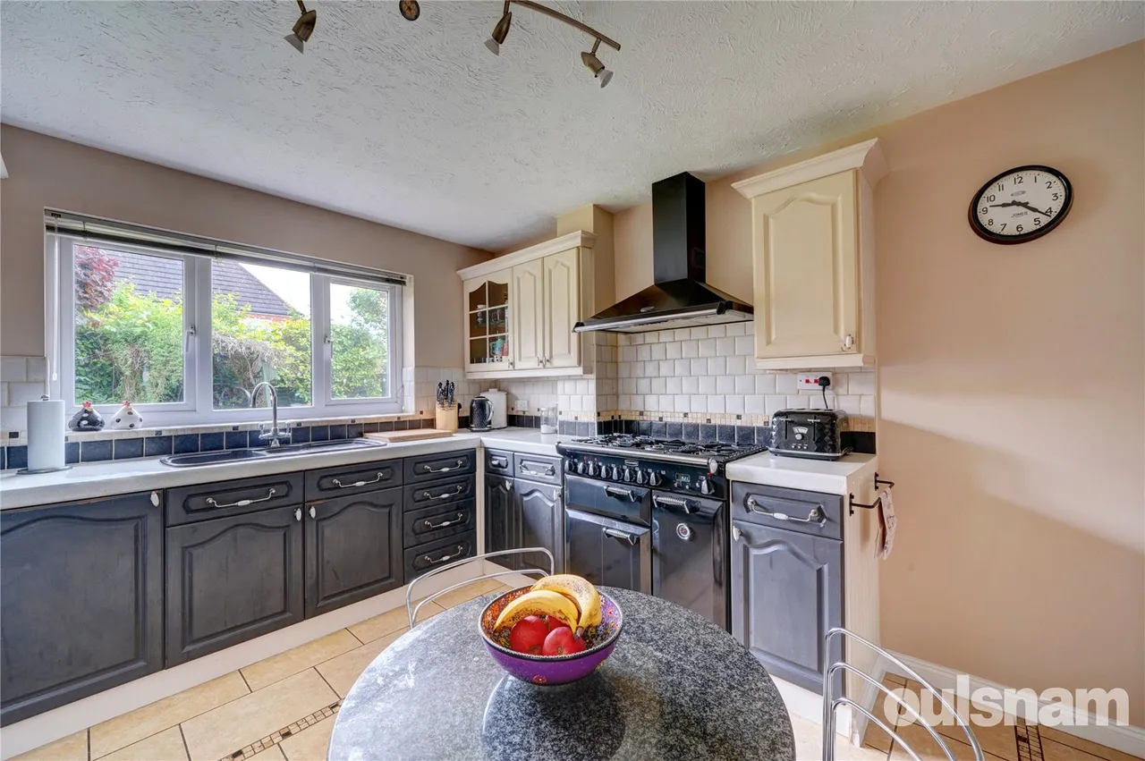 Isaacs Way, Droitwich, Worcestershire, WR9 8UZ, photo 2