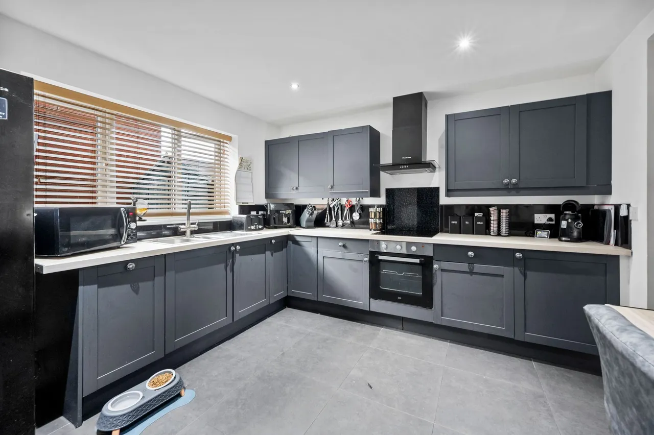 Bank Street, Golborne, Warrington, Warrington, WA3 3SA, photo 4