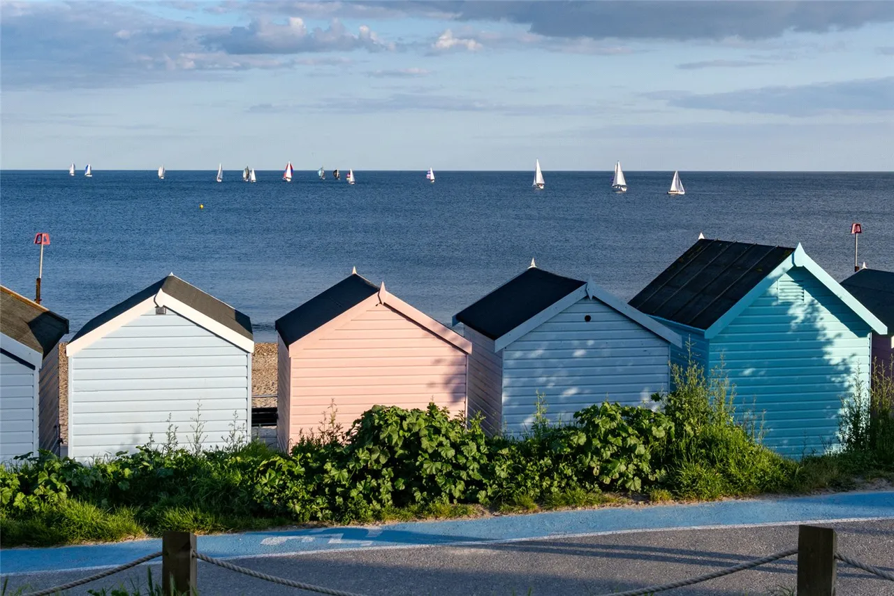 Dunlin Close, Christchurch, Dorset, BH23, photo 3