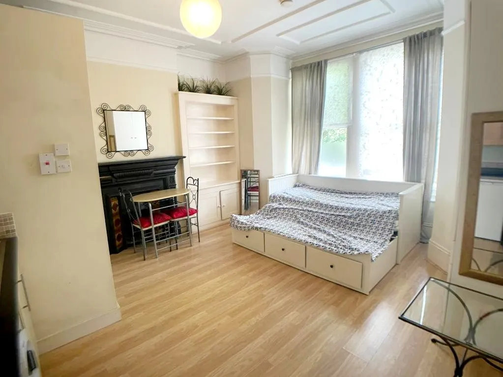flat to rent — Church Lane, Crouch End, N8 7BU