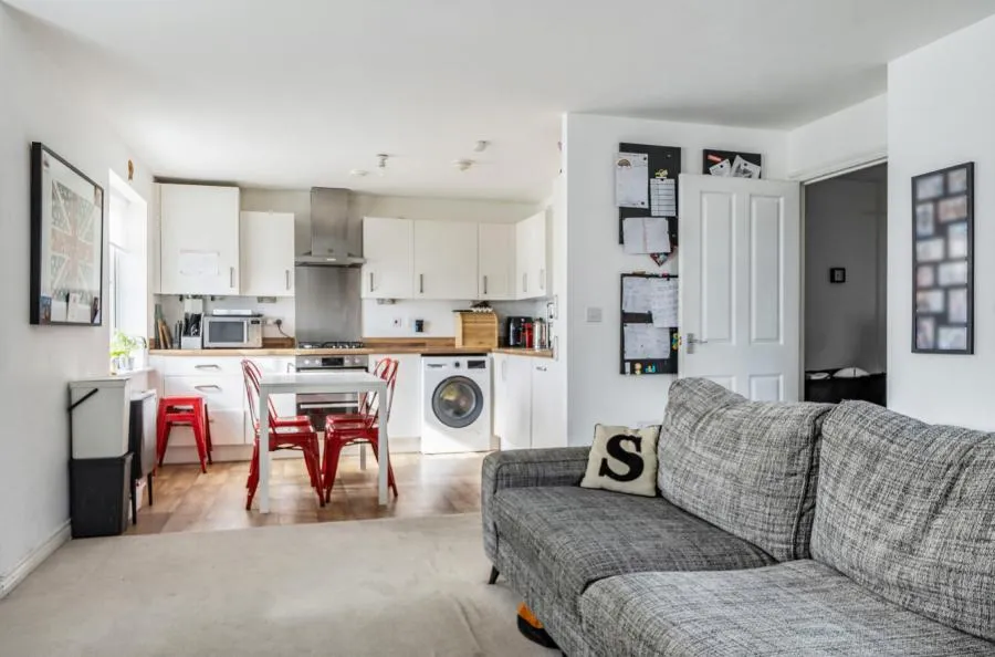Elton Close, Aylesbury, HP18, photo 12