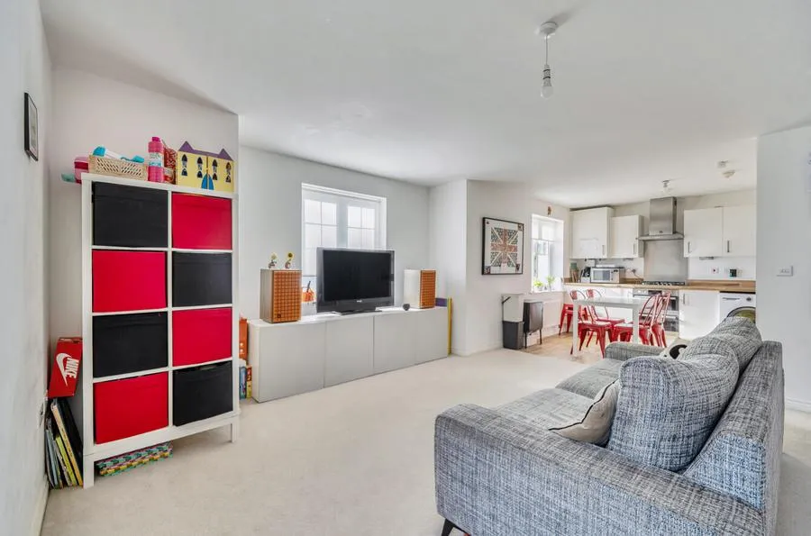 Elton Close, Aylesbury, HP18, photo 14