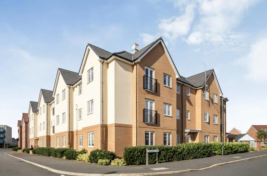 2 bed flat for sale, Elton Close, Aylesbury, HP18