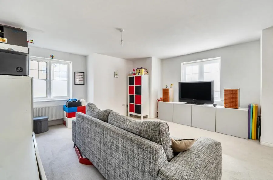 Elton Close, Aylesbury, HP18, photo 4