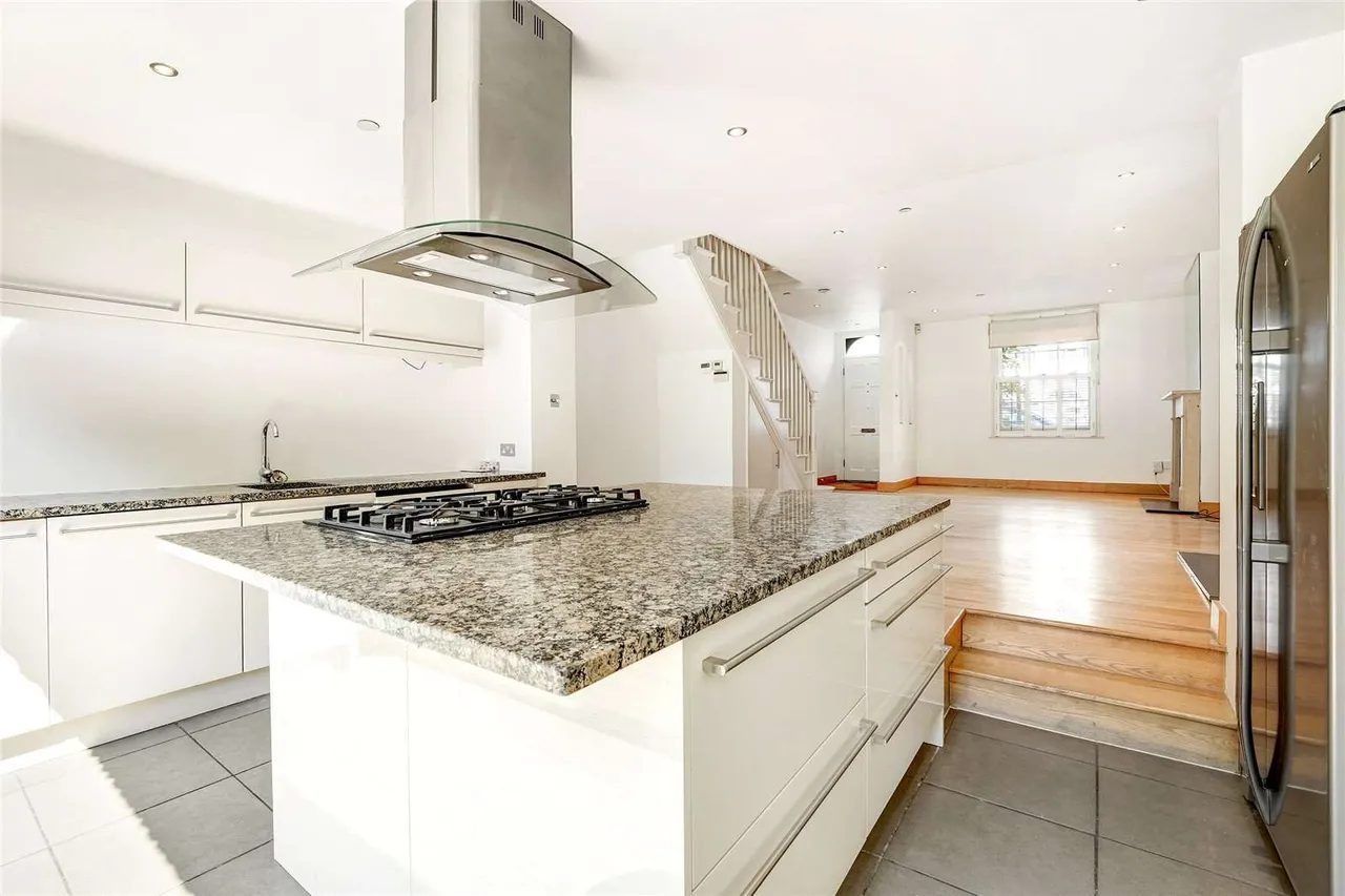 Tonsley Road, Tonsleys, Wandsworth, London, SW18 1BG, photo 2